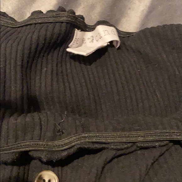 🍒SOLD🍒 Black Off the Shoulder Top!✨ - Picture 6 of 7